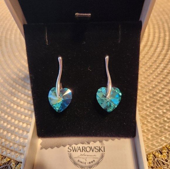 NWOT Heart Shaped Cyrstal Earrings - Picture 2 of 7